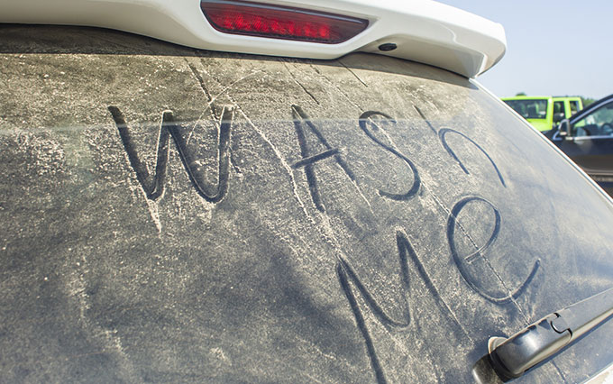 rear-windscreen-dirty-graffiti-full-width-680